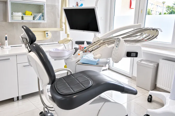 Moderne tandlægestol – Stomatologia Chrobrego, Stargard